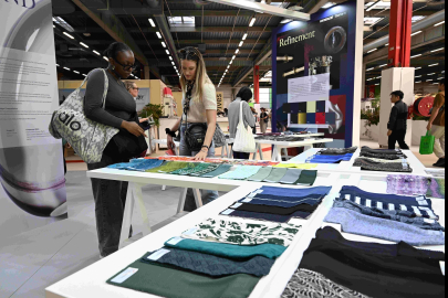 Bursa kumaşları Paris’te genç tasarımcılarla küresel vitrinlerde parladı