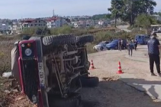 Safari Aracı Devrildi 9 Turist Yaralandı